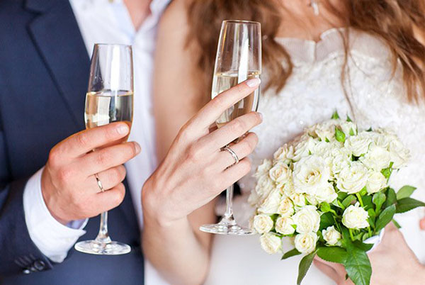 Toast for the arrival of the bride and groom